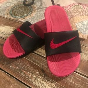 Nike sliders - girls